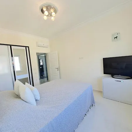Luxury Apartment *
